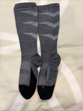 FEETURES Women’s Compression Socks